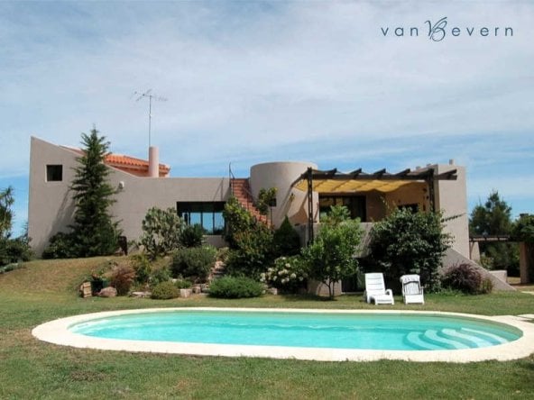1 very attractive large house in playa verde