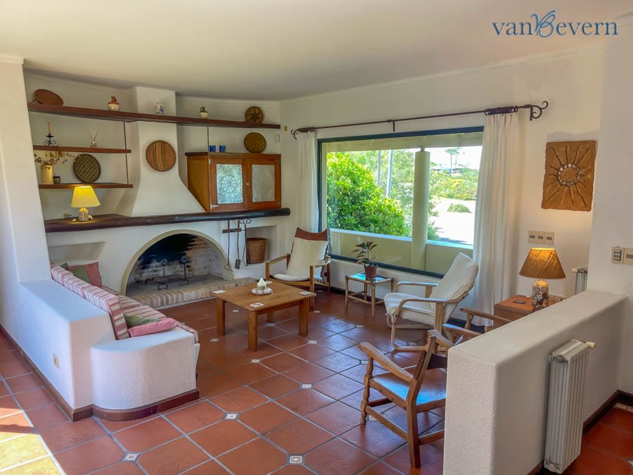 8b-very-attractive-large-house-in-playa-verde