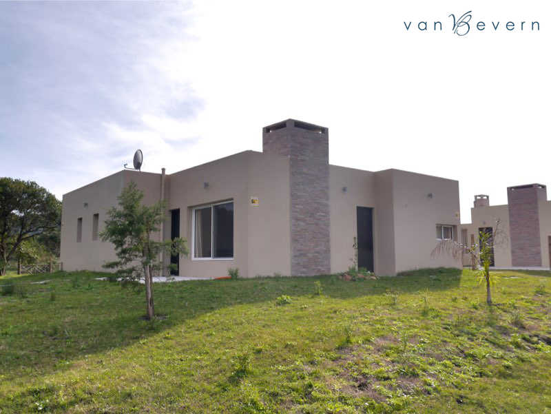 1 small modern house in punta colorada