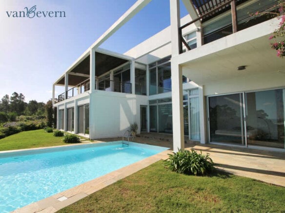 1 modern detached house with sea view in punta ballena