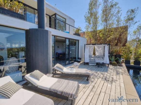 1 modern family domicile with ocean view in top location