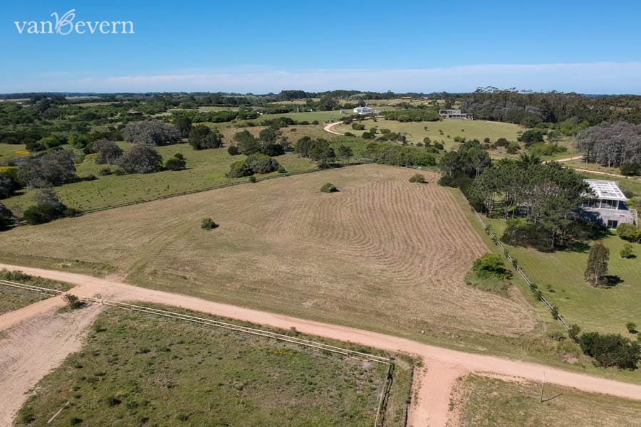 3-2-5-acres-lot-in-fantastic-location-in-jose-ignacio