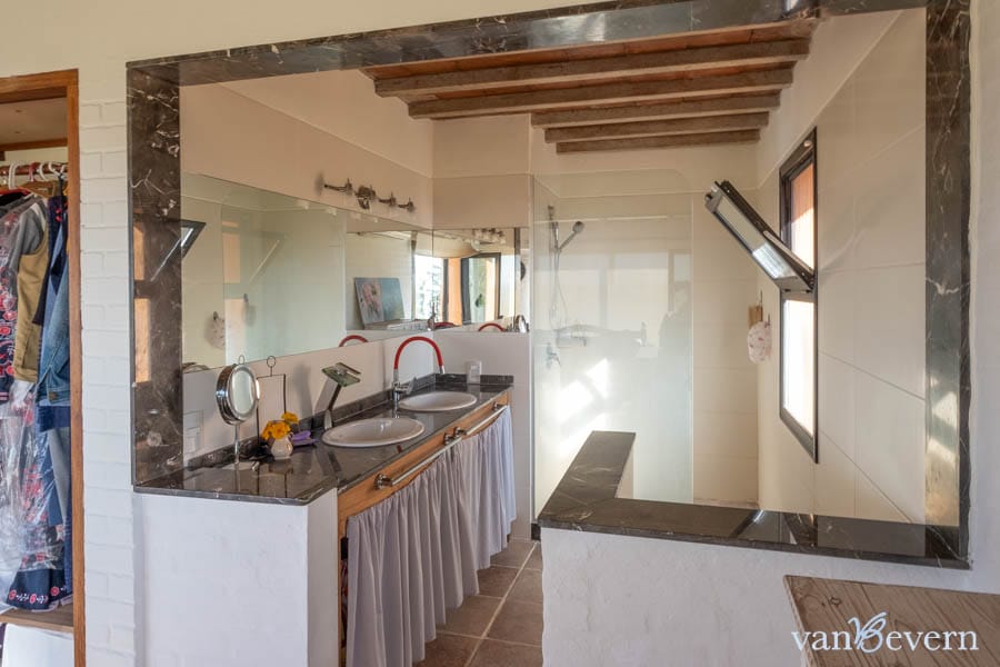 24-12-acres-with-residence-olive-plantation-and-incredible-view