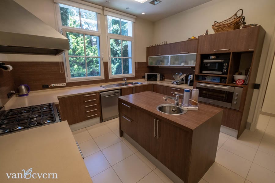 16-magnificent-luxury-mansion-in-classicist-italian-style