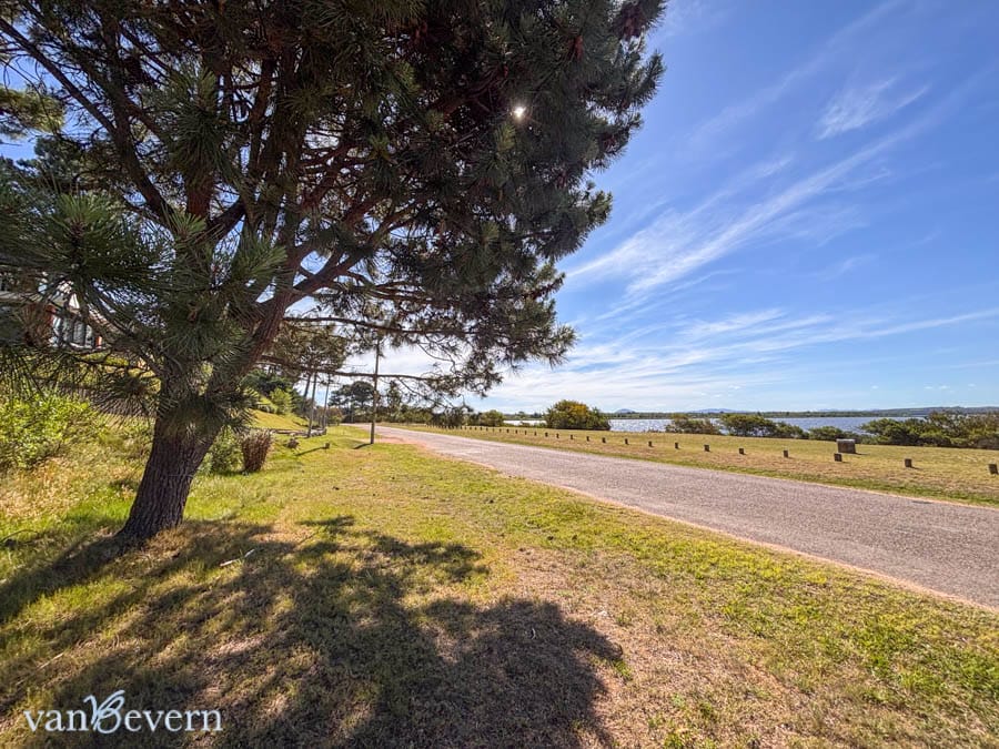 4-16000sqft-lot-overlooking-the-lake